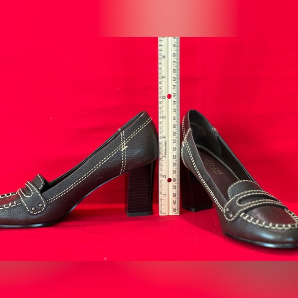 Villager by Liz Claiborne.
Brown leather with tan threading loafers. - Picture 4 of 4